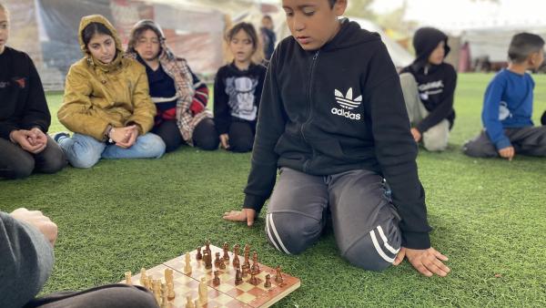 加沙青少年创办儿童国际象棋俱乐部，在 Instagram 上引起数百万关注