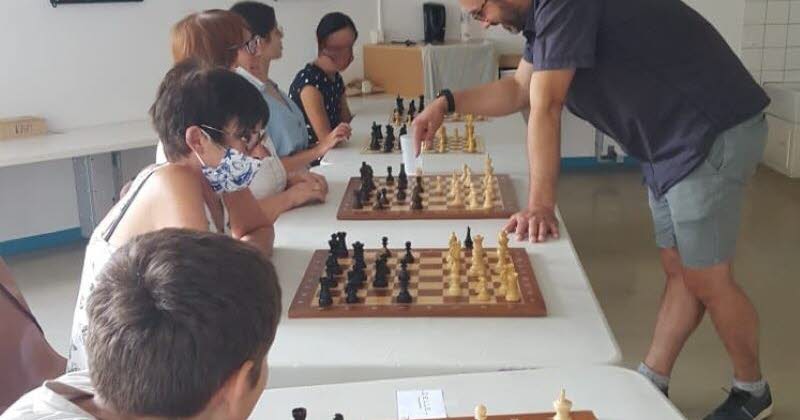 武若古。国际象棋俱乐部本周六将同时组织两场比赛