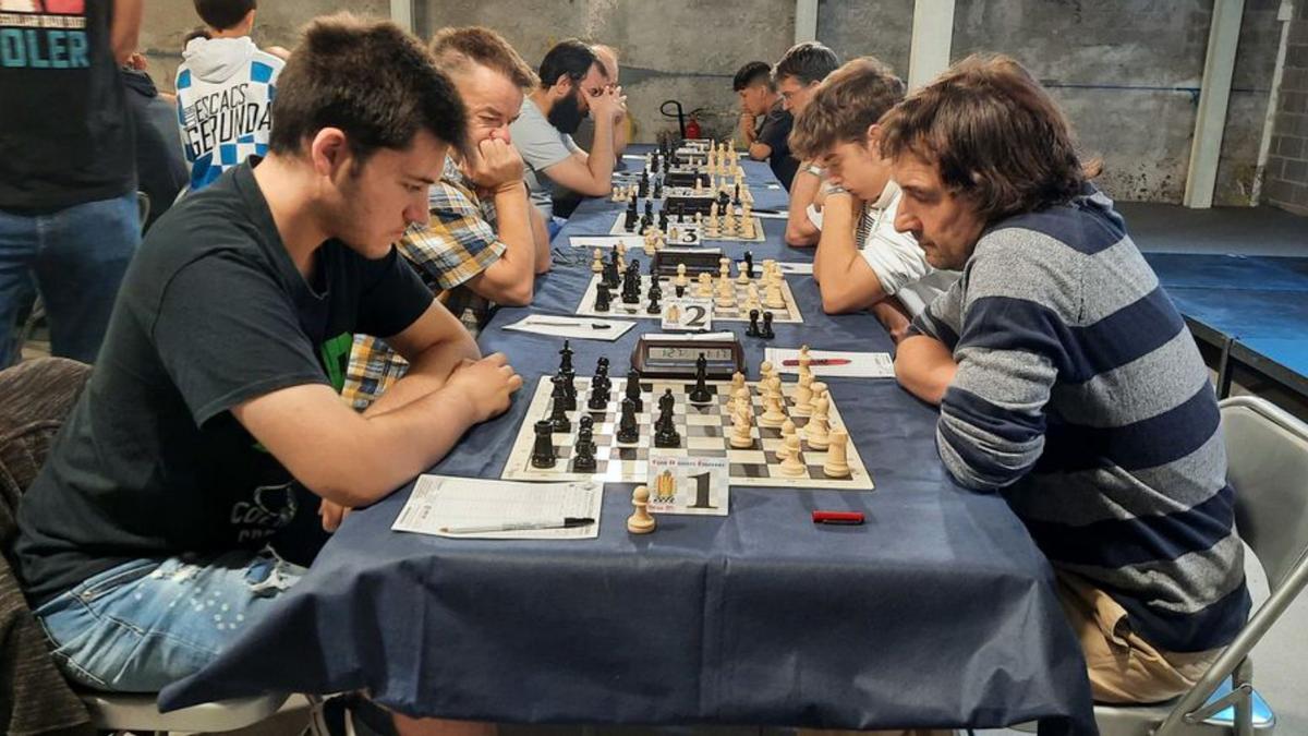 菲格雷斯国际象棋俱乐部，作者：丹尼尔·费雷尔